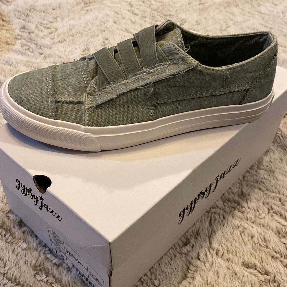 Slip On Casual Sneaker Khaki Green Sz 7.5